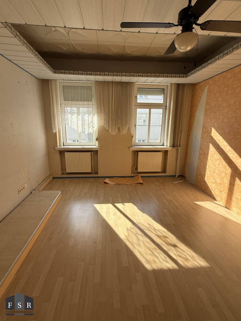 Altbauwohnung mit Balkon im dritten Stock