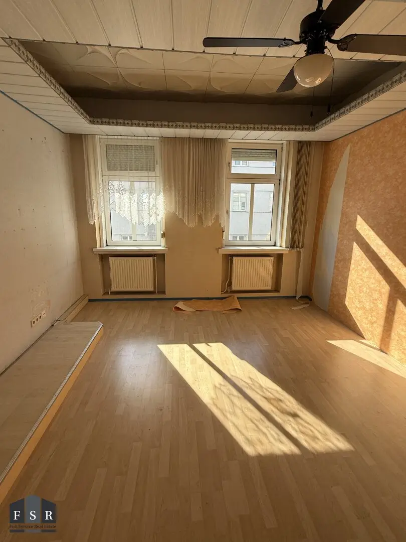 Altbauwohnung mit Balkon im dritten Stock
