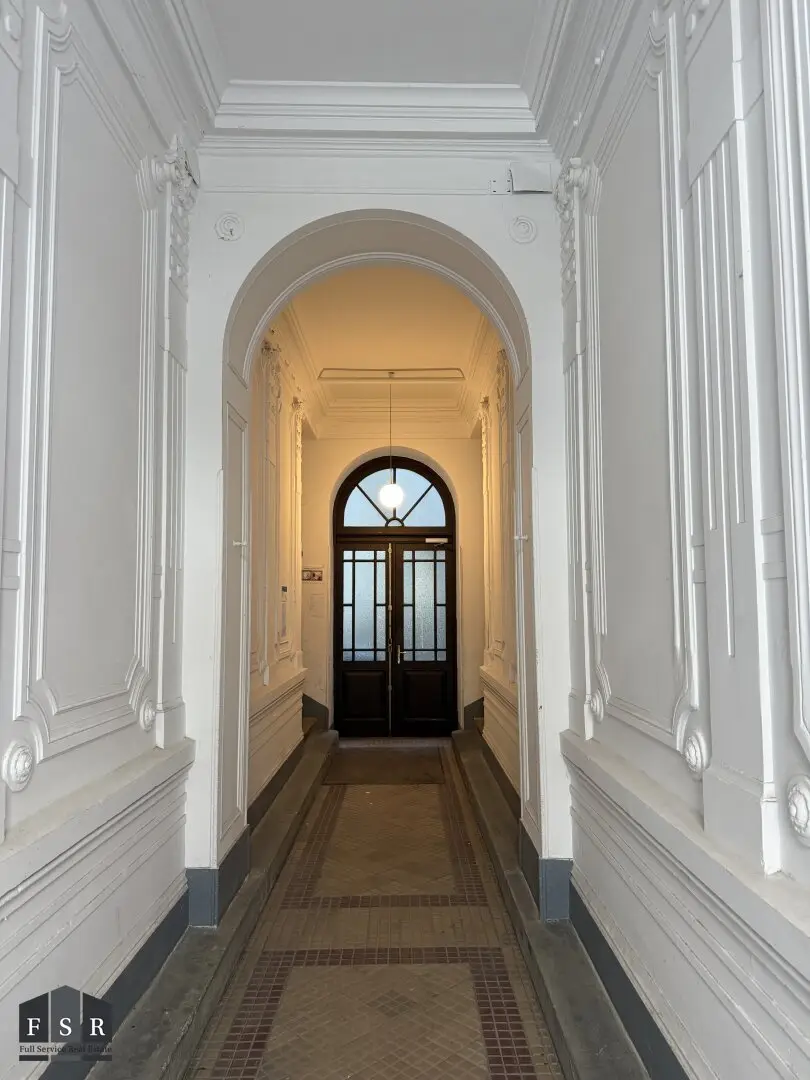 Altbauwohnung mit Balkon im dritten Stock