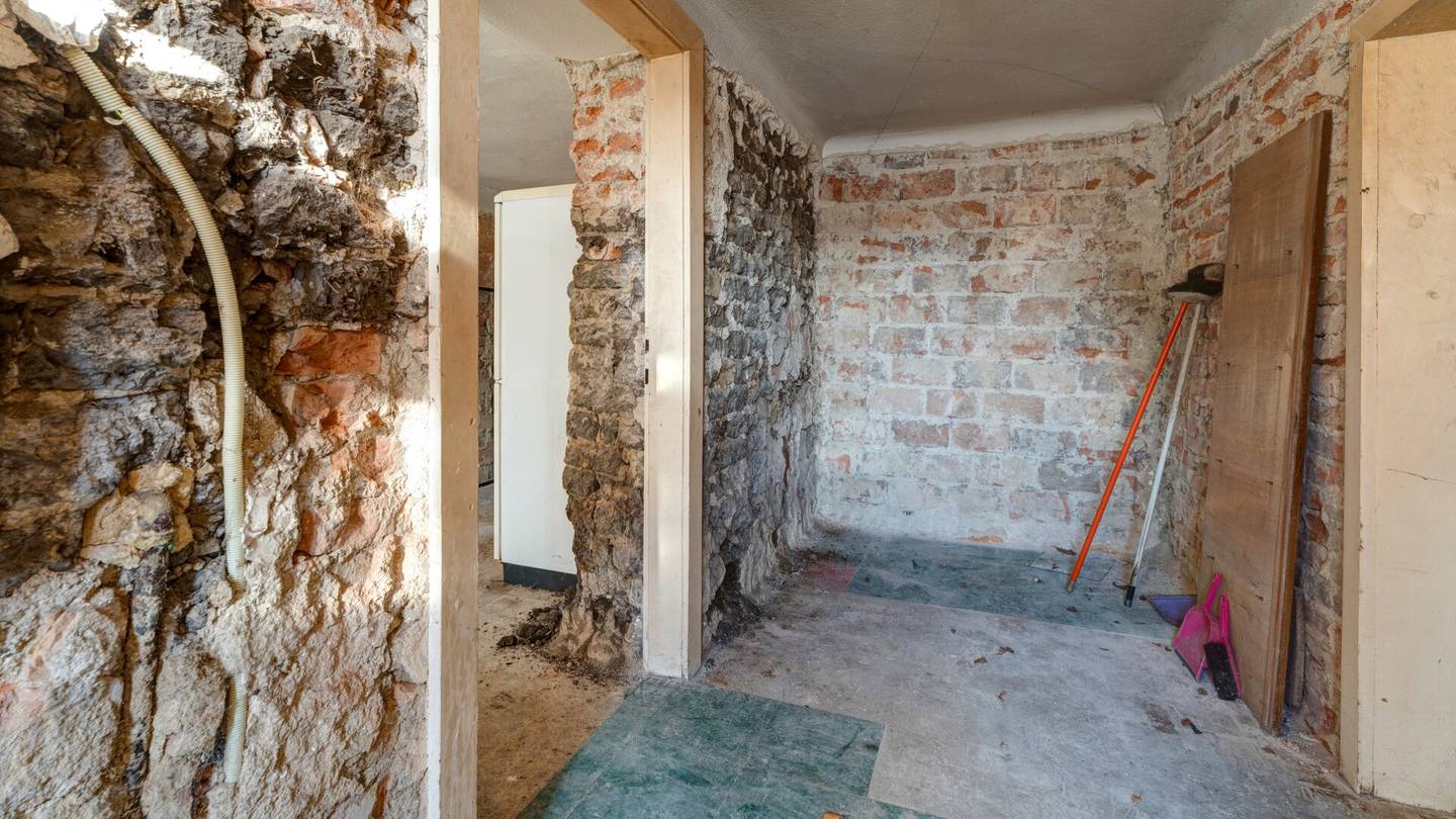 Renovation-needed house Rabensburg