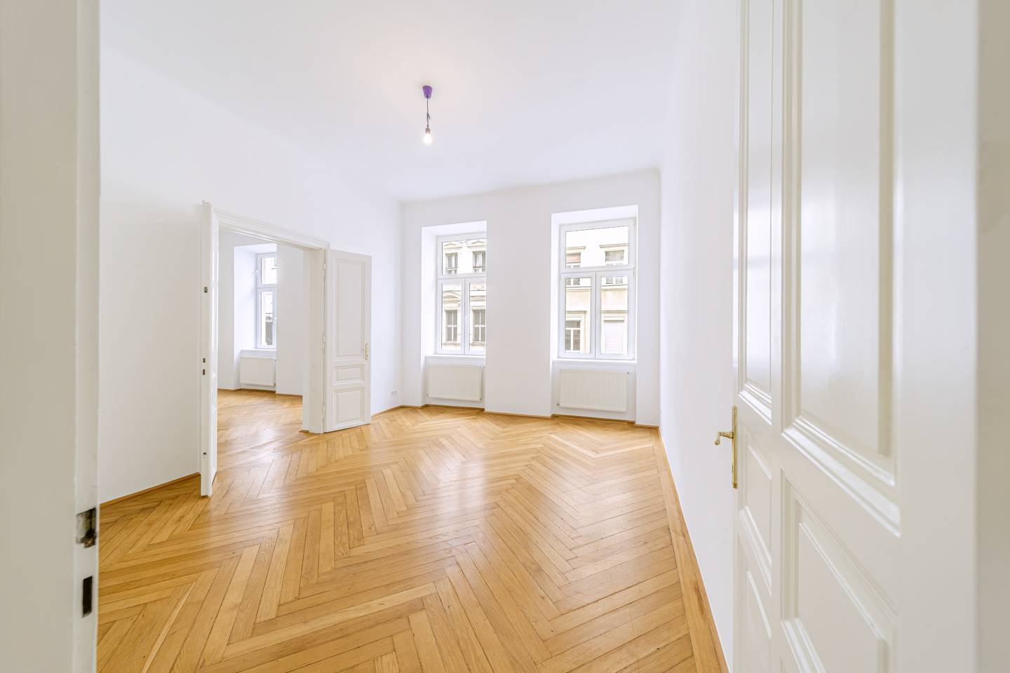 Apartment in old building with balcony near Naschmarkt