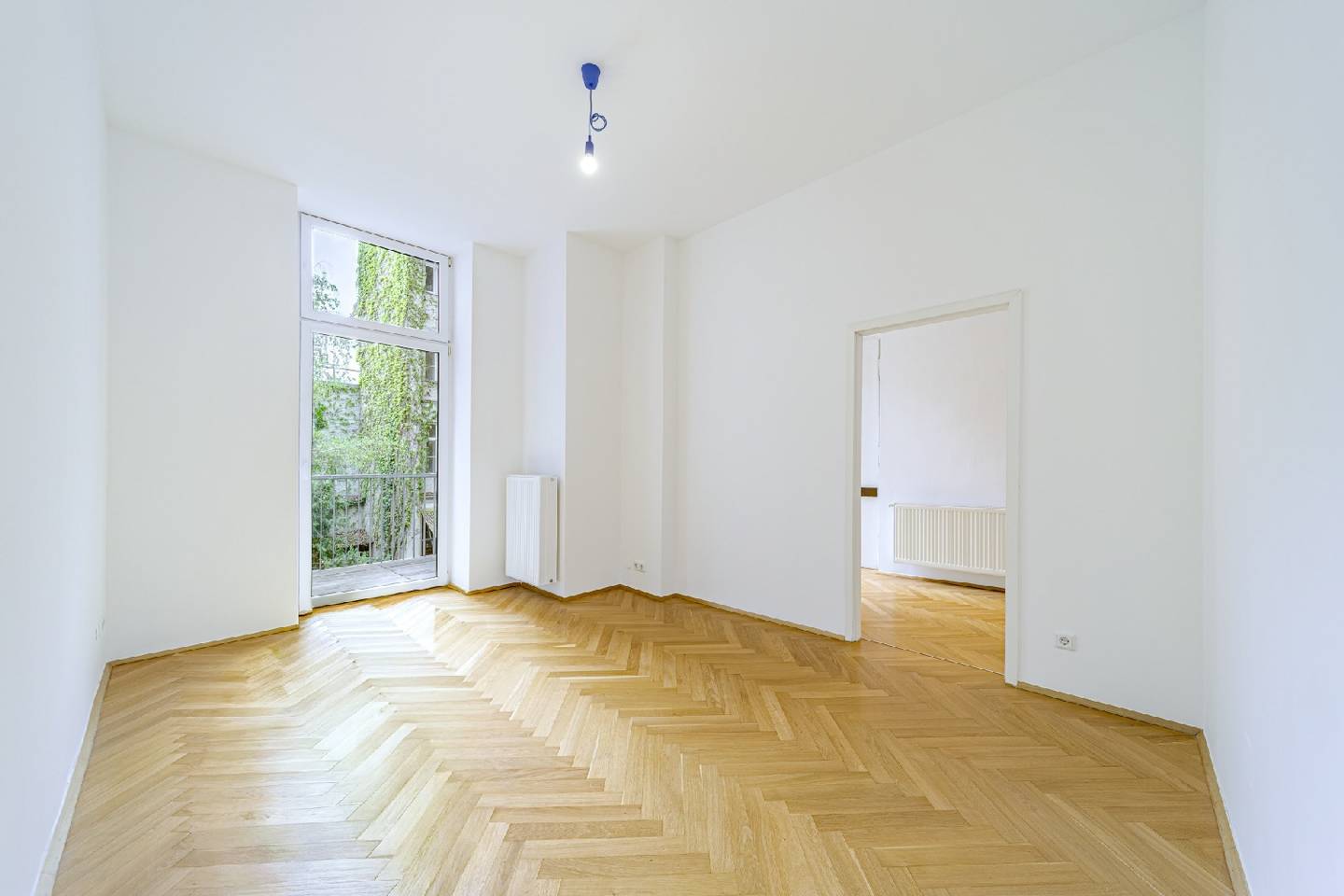 Apartment in old building with balcony near Naschmarkt