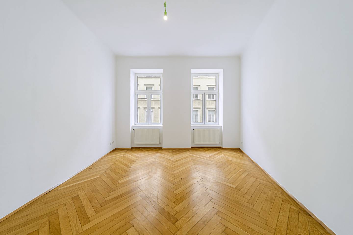 Apartment in old building with balcony near Naschmarkt