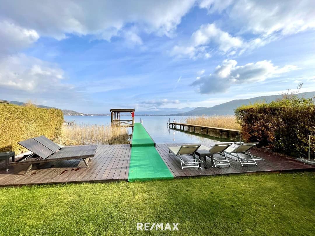 Apartment with private lake access and south terrace