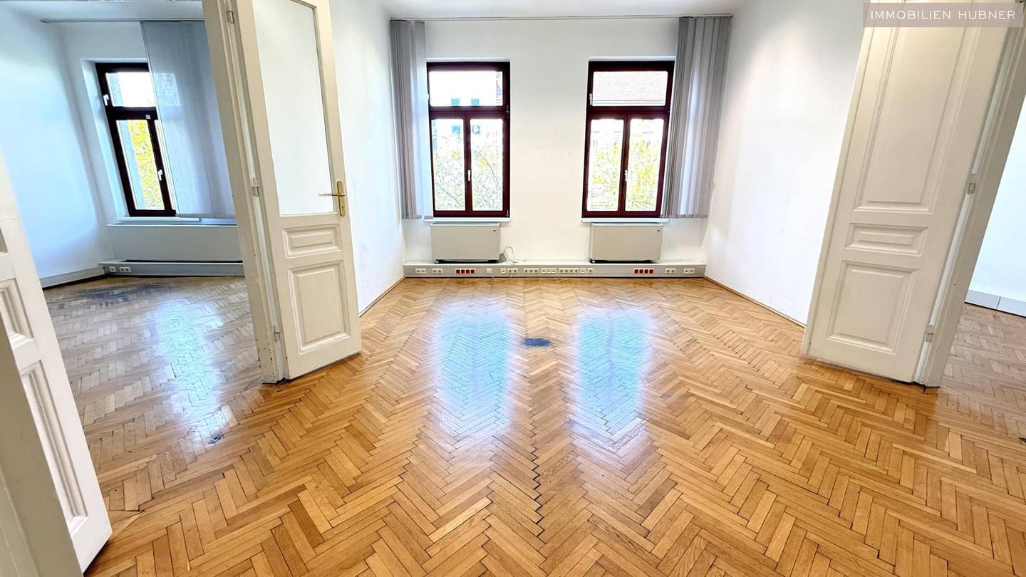 Classic Office with Balcony near Mariahilfer Straße