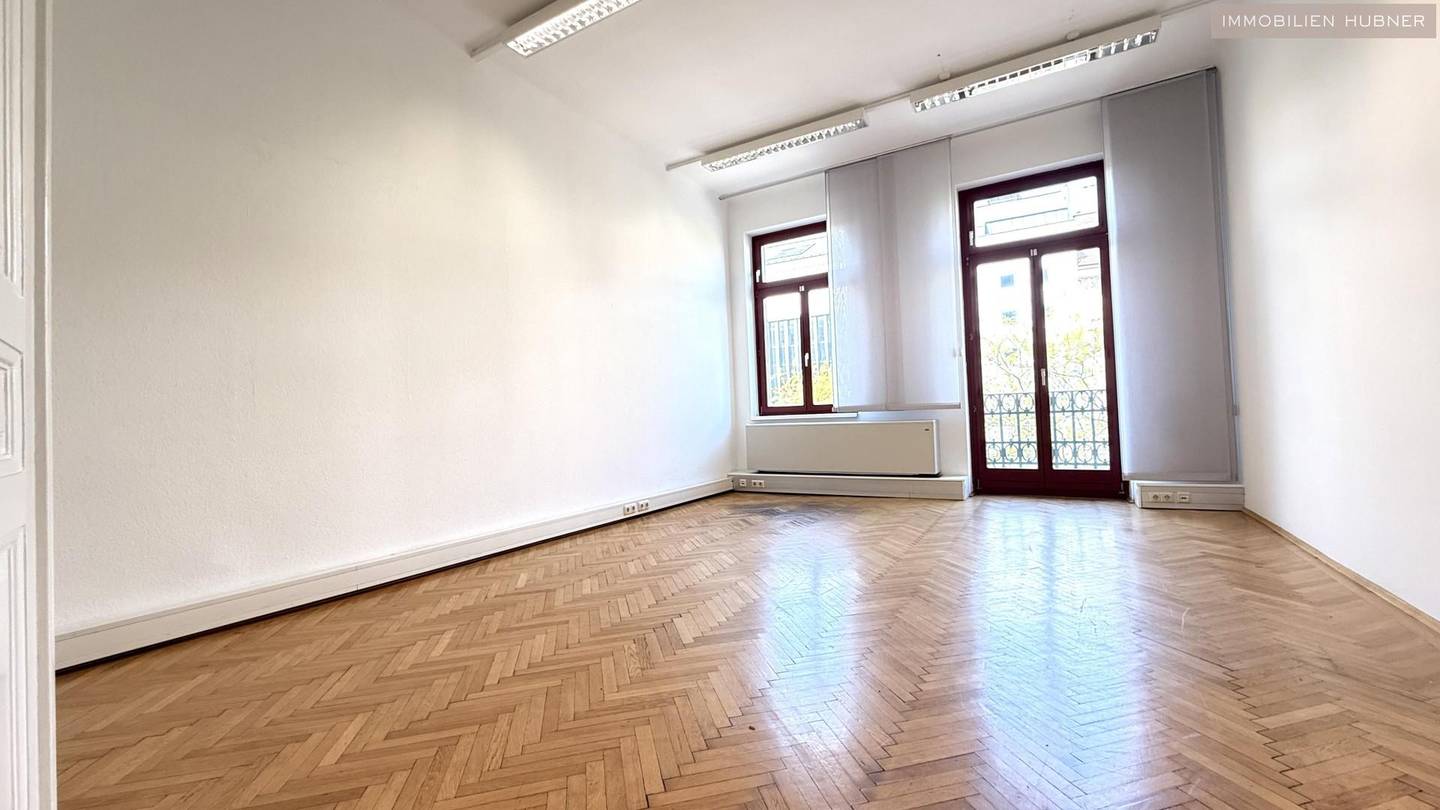 Classic Office with Balcony near Mariahilfer Straße