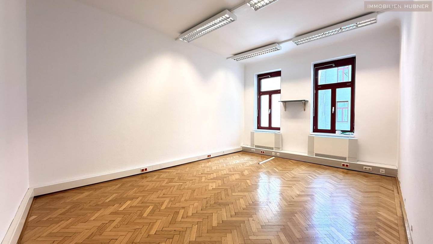 Classic Office with Balcony near Mariahilfer Straße