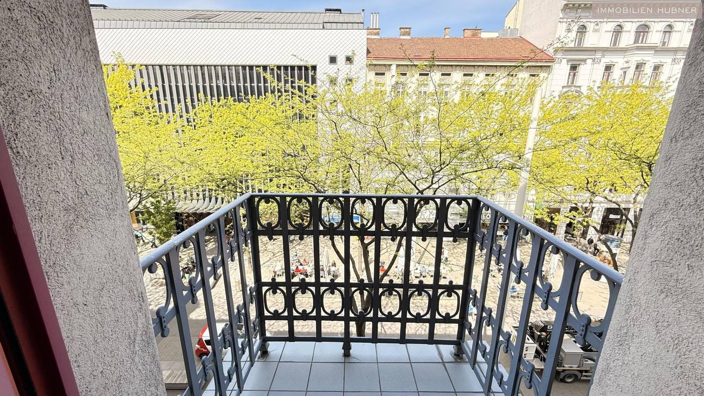 Classic Office with Balcony near Mariahilfer Straße