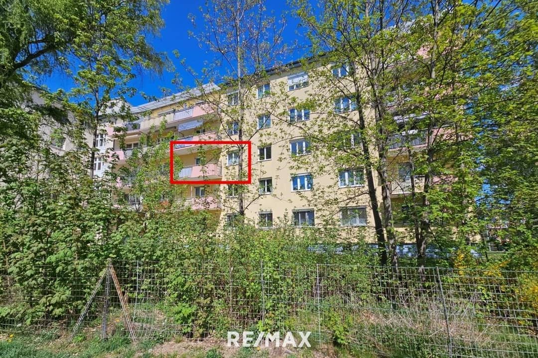 3-Rm Apt w/ Balcony in Knittelfeld
