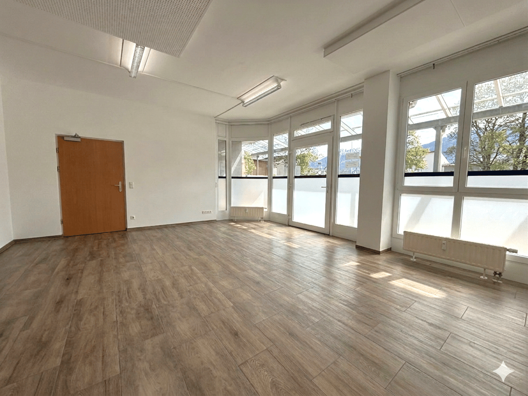 Shop 102m² Axams