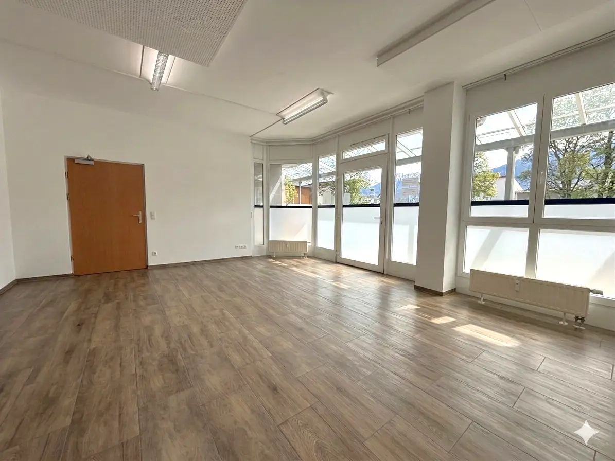 Vielseitige Loftwohnung mit großen Fensterfronten