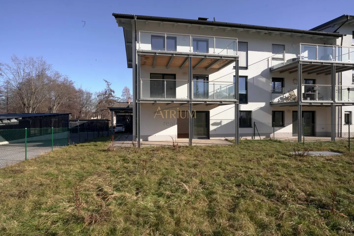 Apartment in quiet green with garden and terrace
