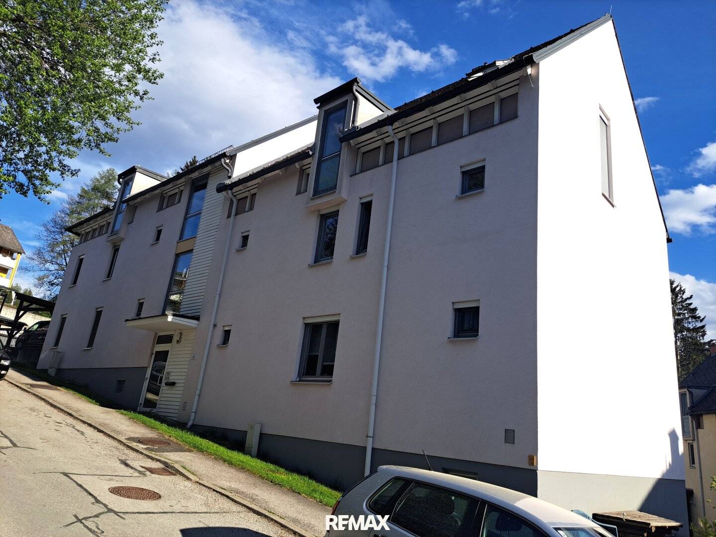 Erdgeschosswohnung mit Loggia und kleinem Garten