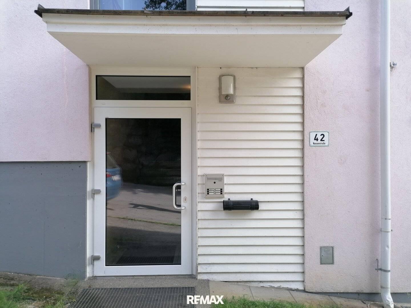 Erdgeschosswohnung mit Loggia und kleinem Garten