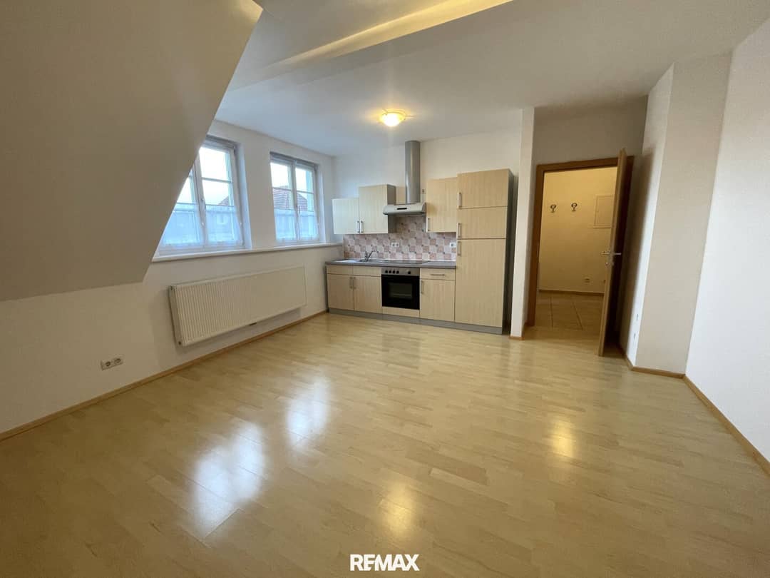 Dachgeschosswohnung im Ortszentrum von Ulmerfeld