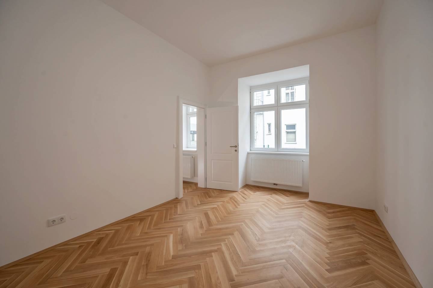 Old Building Apartment First Occupancy Balcony
