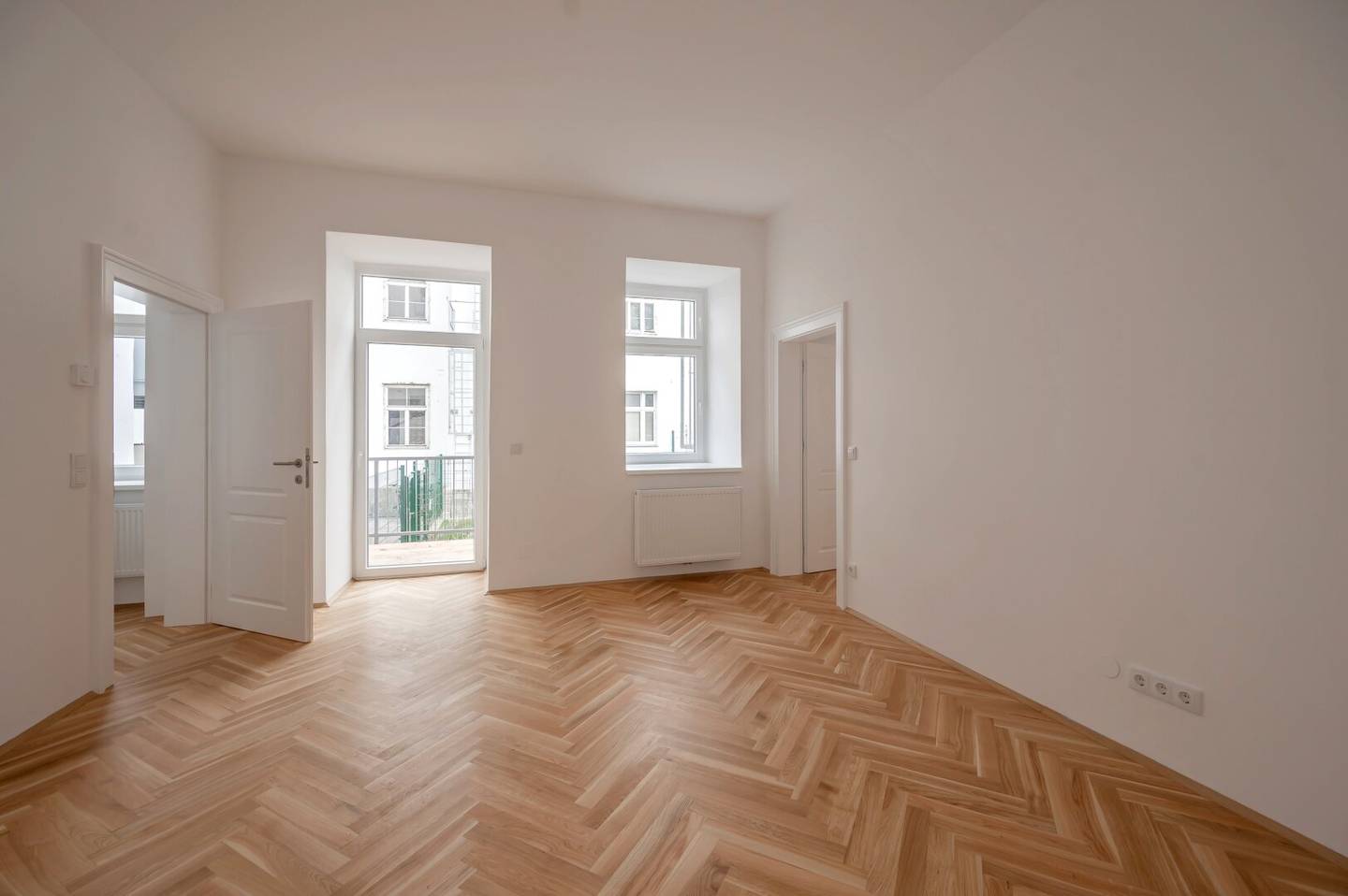 Old Building Apartment First Occupancy Balcony