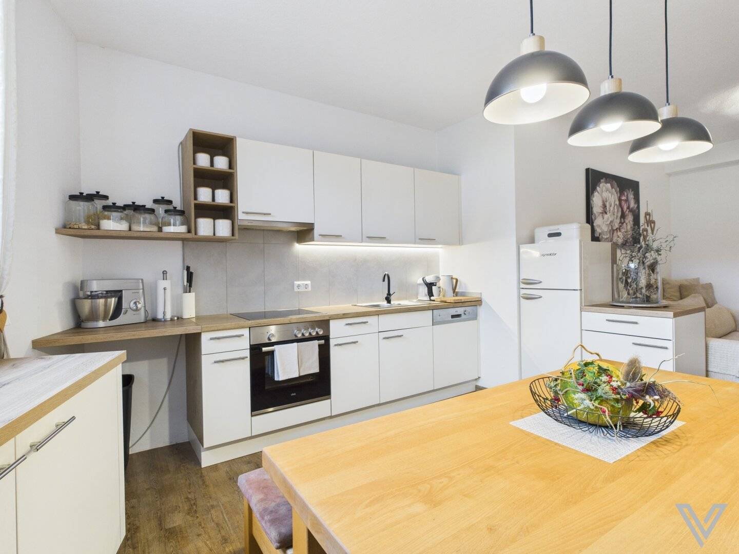 Ground floor apartment with two parking spaces near the lake