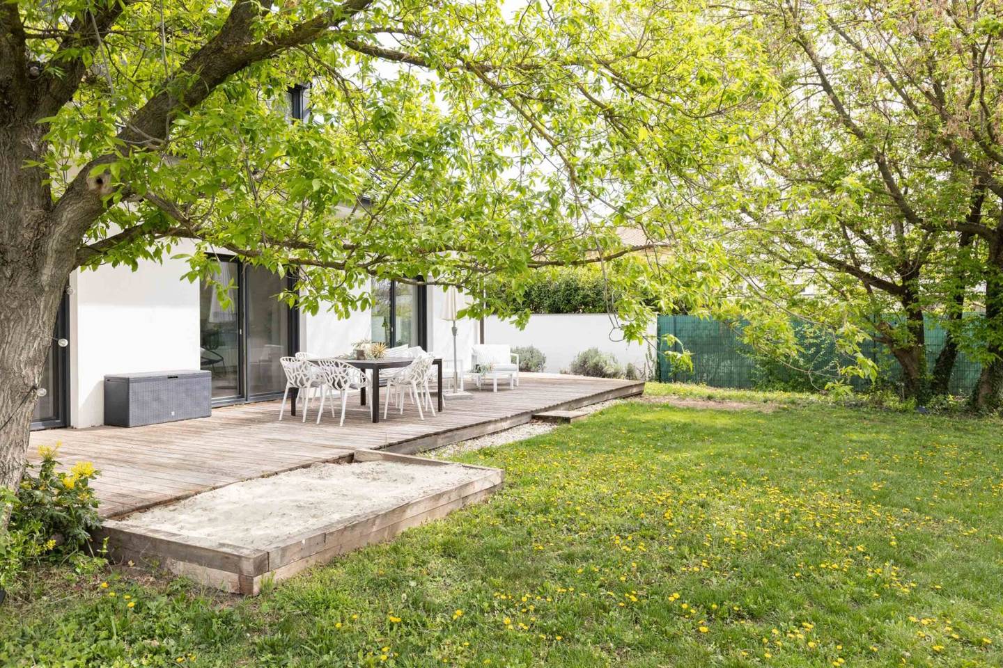 A House, a Little Monkey and a Horse - Here You Make the World the Way You Like It