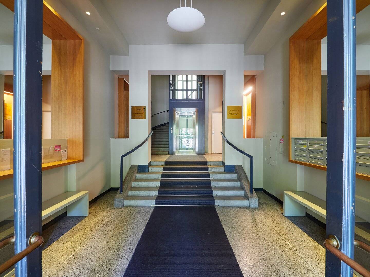 Wohnung Altbau mit Blick in den Belvedere Garten