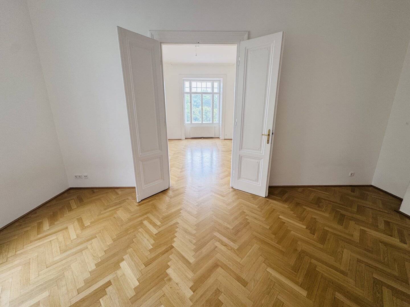 Wohnung Altbau mit Blick in den Belvedere Garten