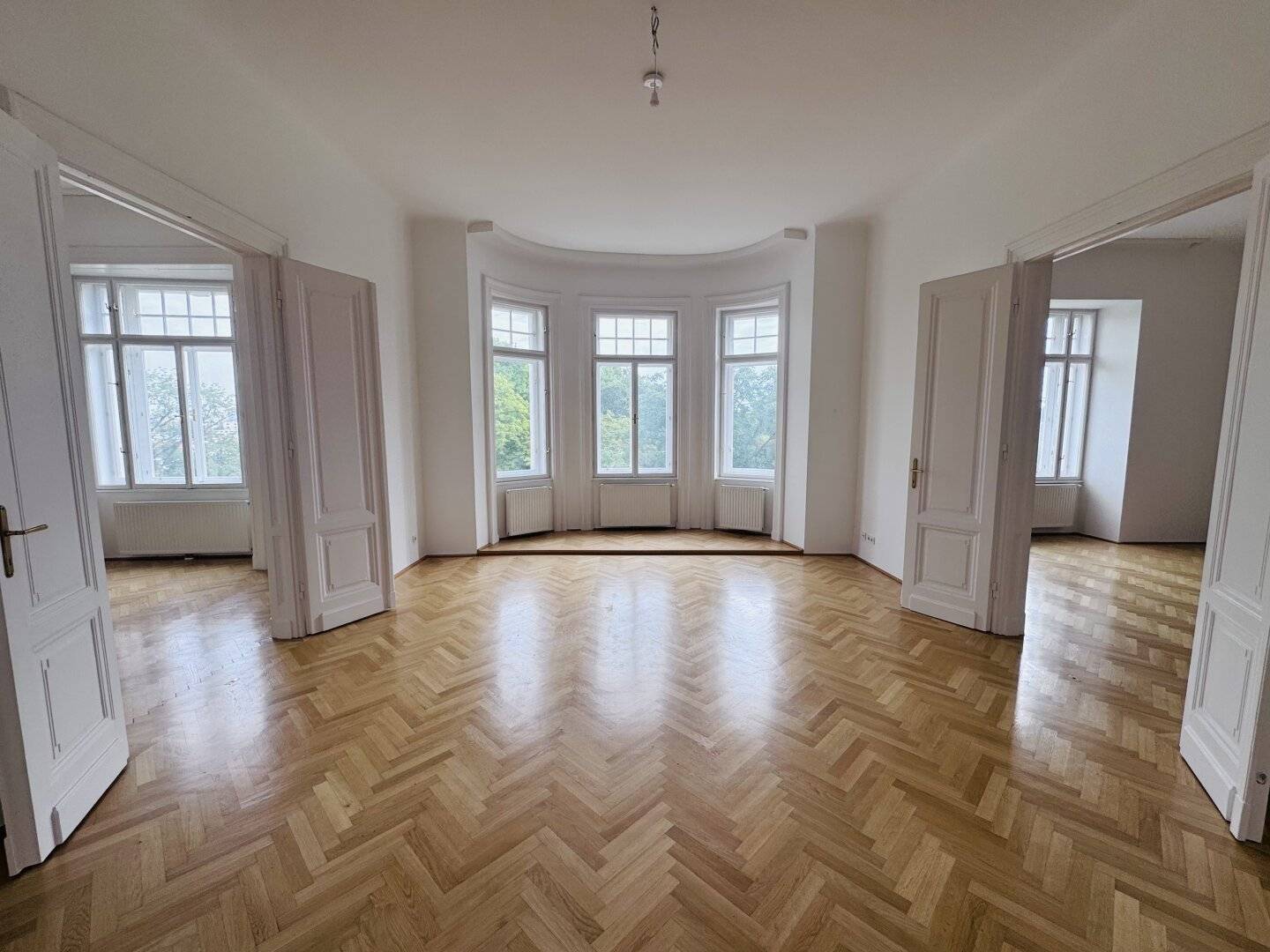 Wohnung Altbau mit Blick in den Belvedere Garten