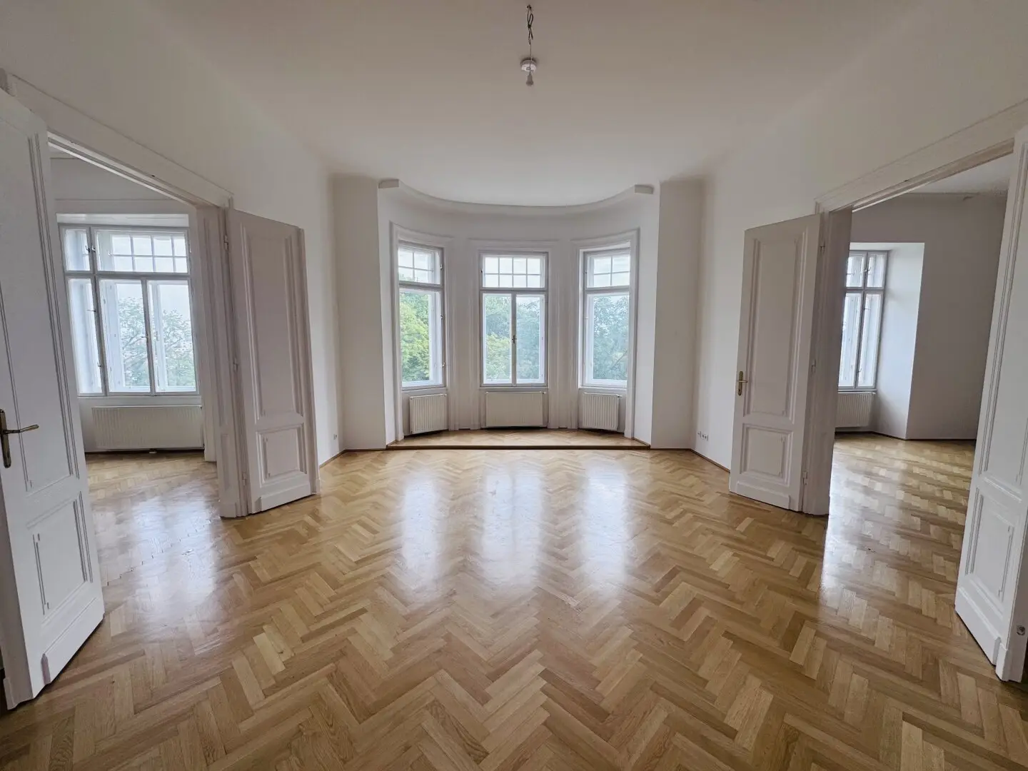 Apartment in an old building with Belvedere garden view