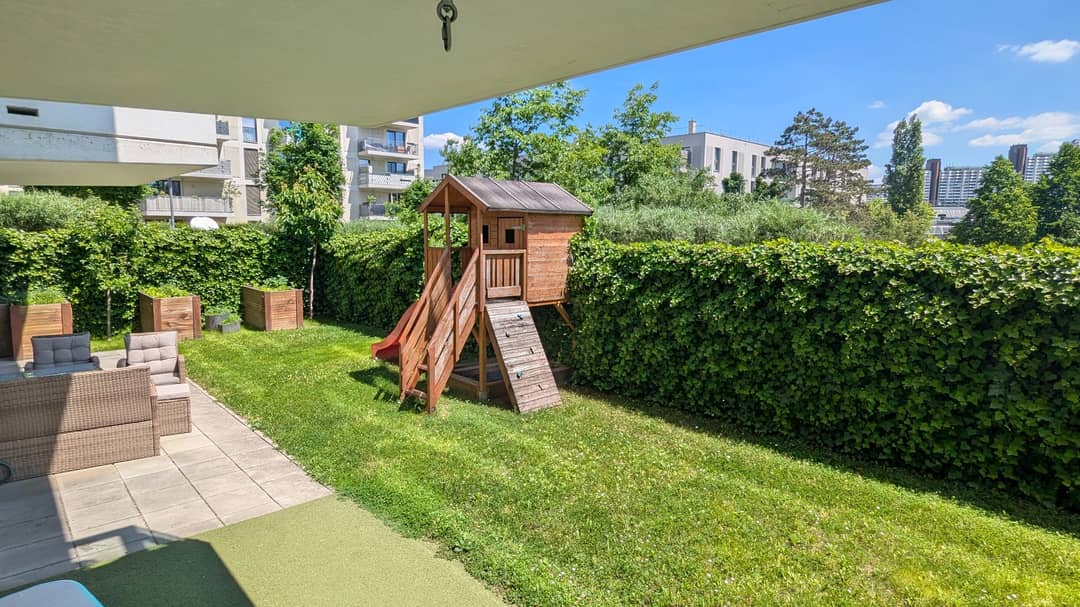 Ground floor apartment with garden and terraces