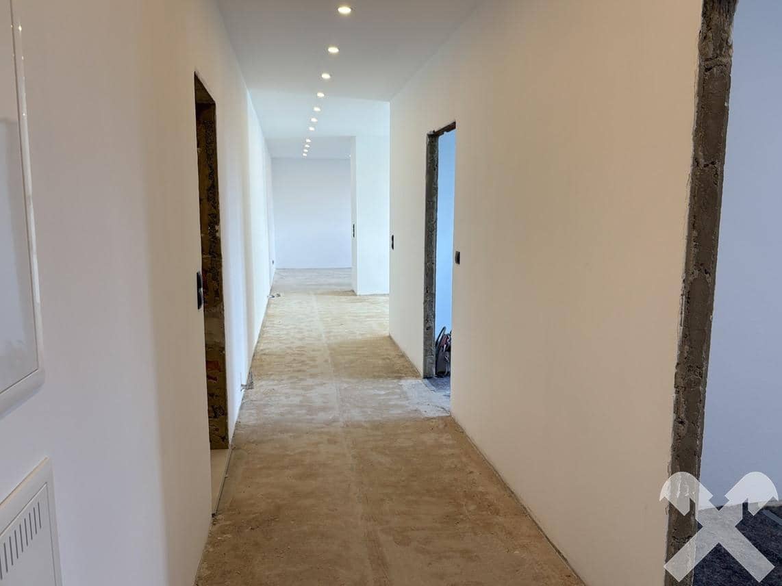 Penthouse mit Balkon und Stadtblick
