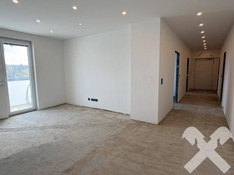 Penthouse mit Balkon und Stadtblick