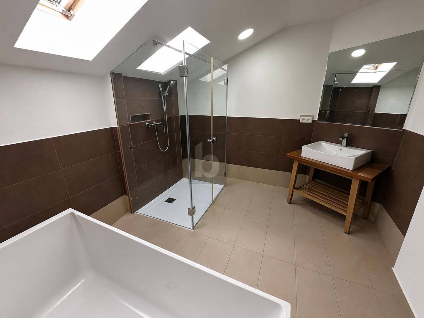 Dachgeschosswohnung mit großem Privatgarten und Weitblick