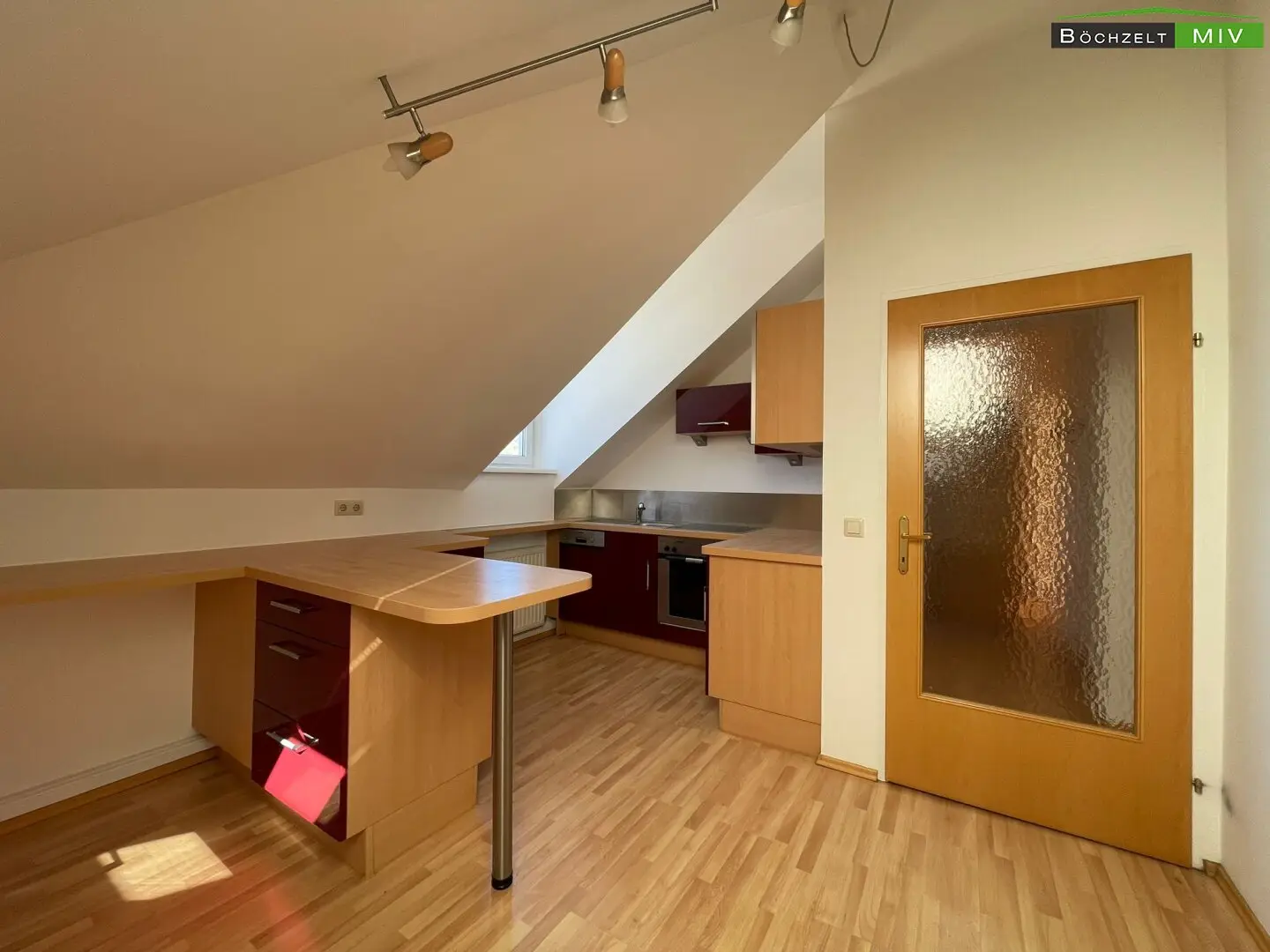 Bright Apartment With Furnished Kitchen And Carport
