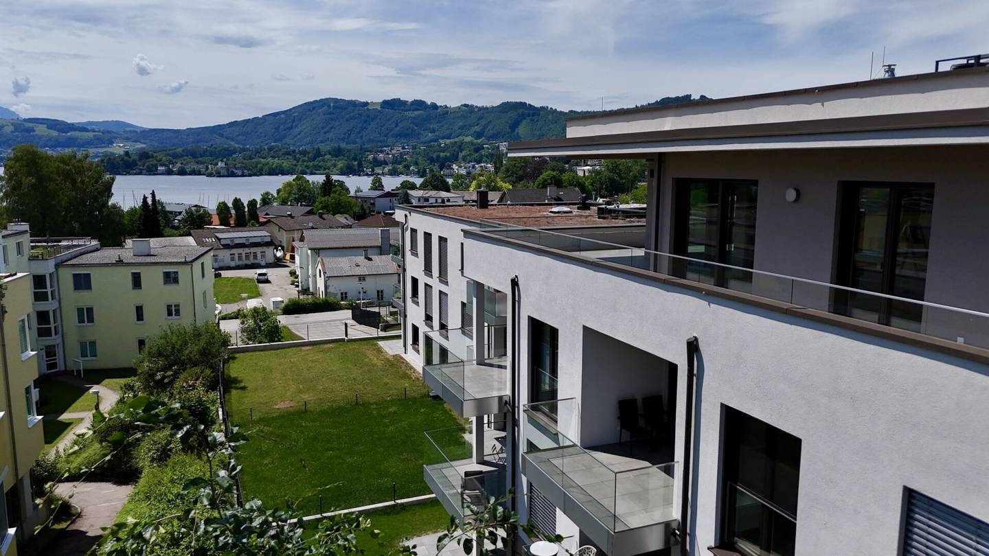 Apartment with lake view and terrace in the new build