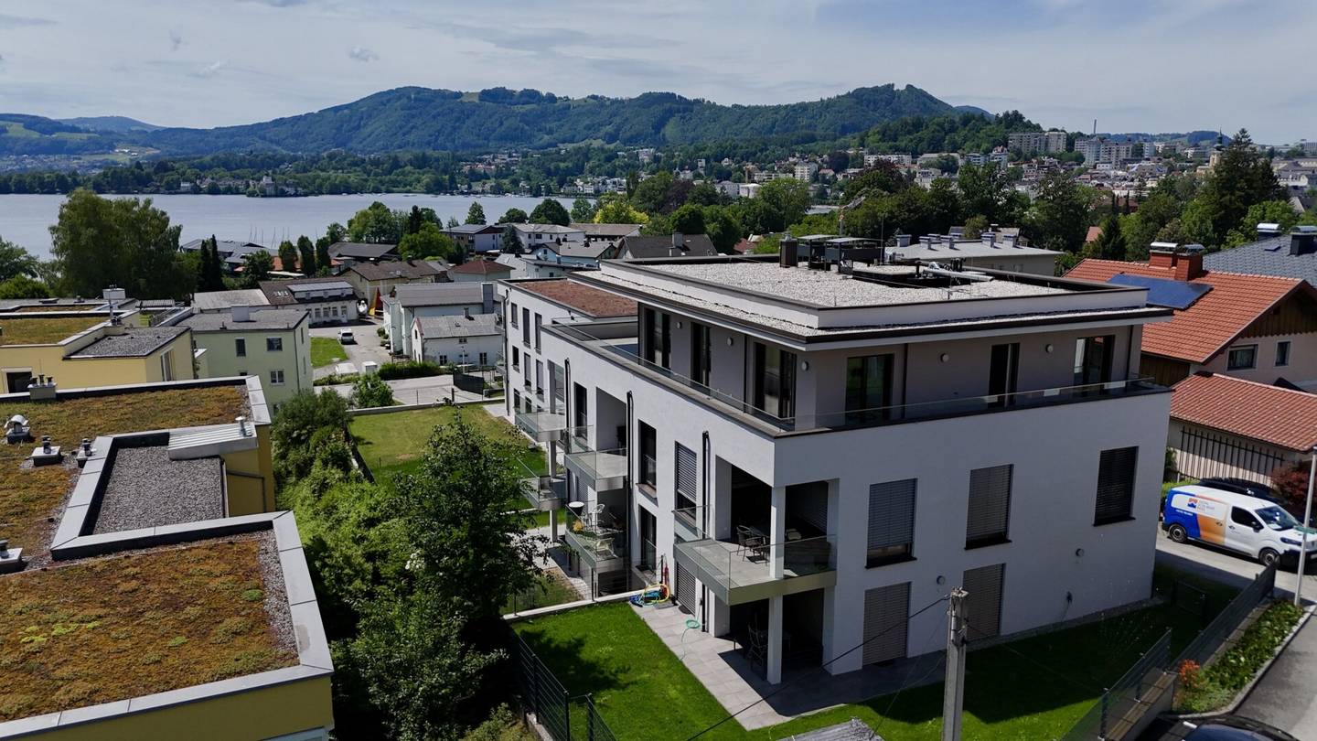 Apartment with lake view and terrace in the new build