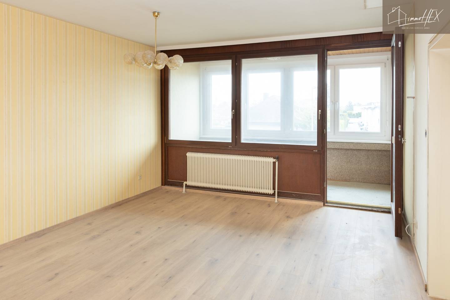 Wohnung mit verglaster Loggia Lift nahe Bahnhof