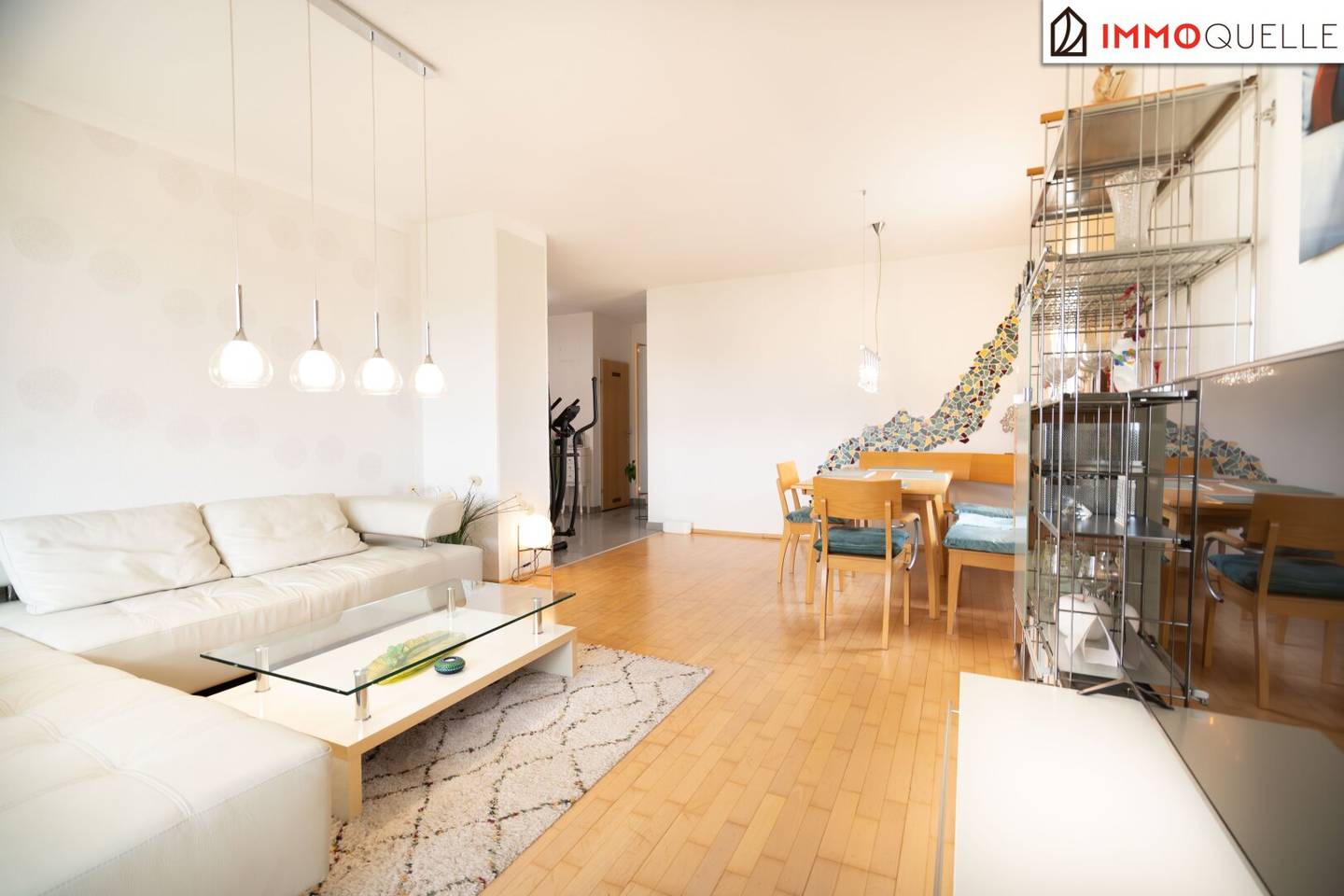 Großzügige 3 Zimmer Wohnung Loggia Tiefgarage