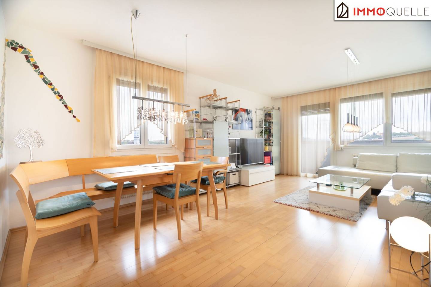 Großzügige 3 Zimmer Wohnung Loggia Tiefgarage