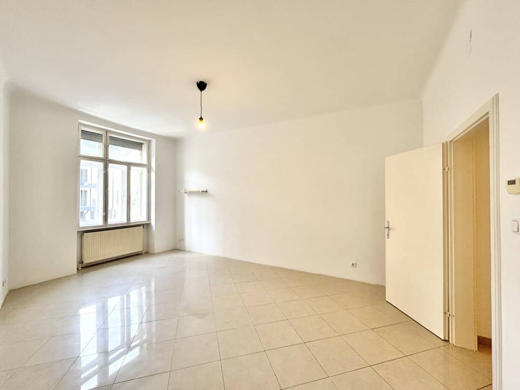 Nächst Q19 und Straßenbahn D! Zentral begehbarer 2-Zimmer-Altbau in West-Ost-Ausrichtung
