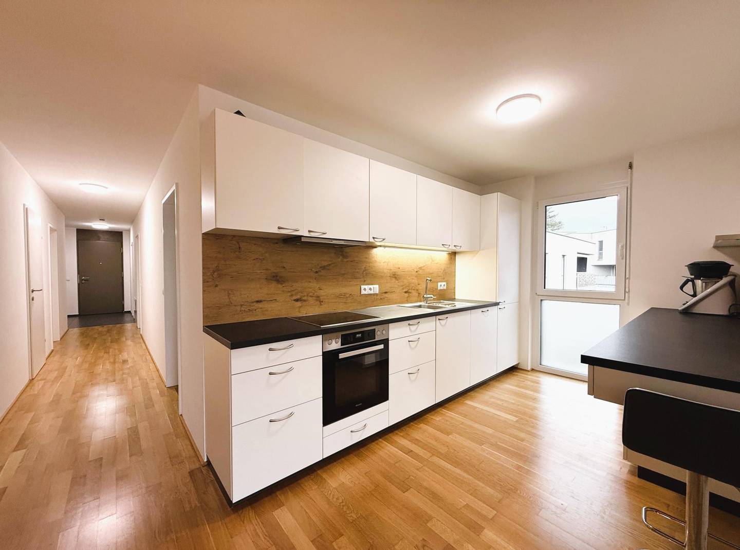 Neuwertige sonnige 3 Zimmer Wohnung mit Terrasse