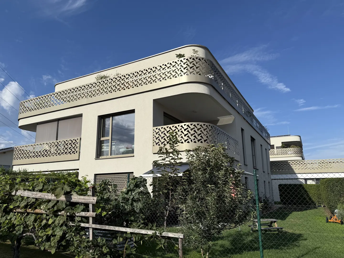 Nearly new sunny 3 room apartment with terrace