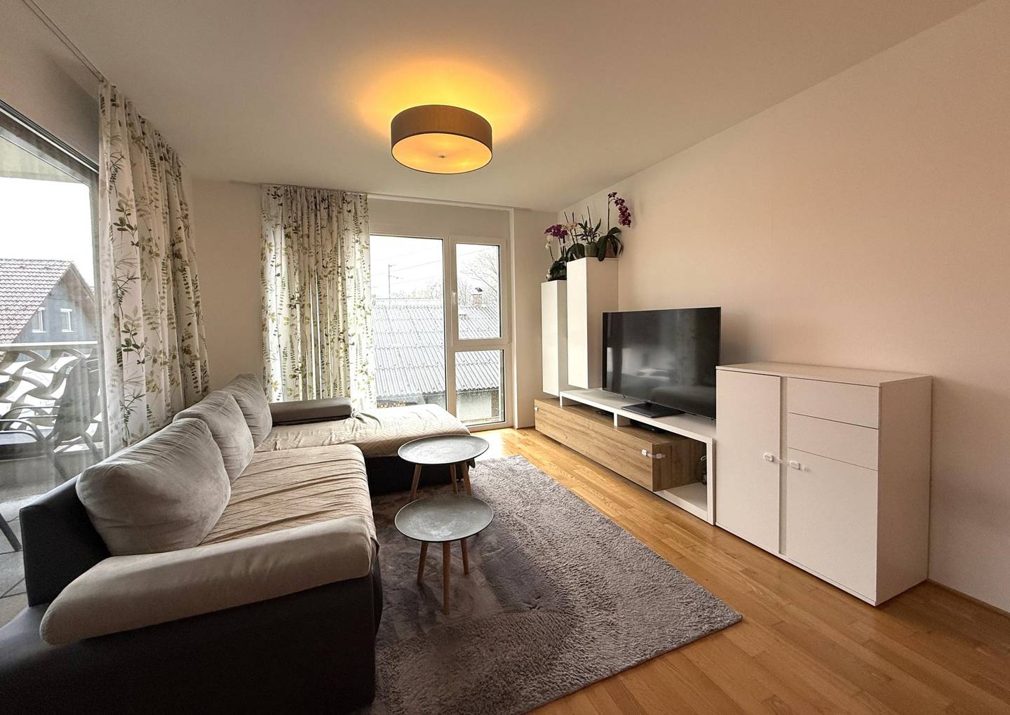 Neuwertige sonnige 3 Zimmer Wohnung mit Terrasse