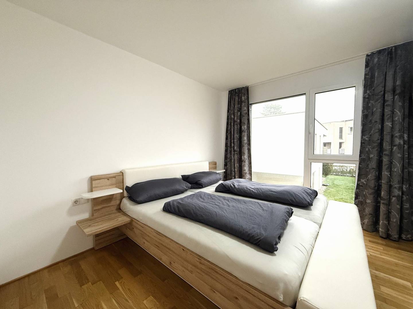 Neuwertige sonnige 3 Zimmer Wohnung mit Terrasse