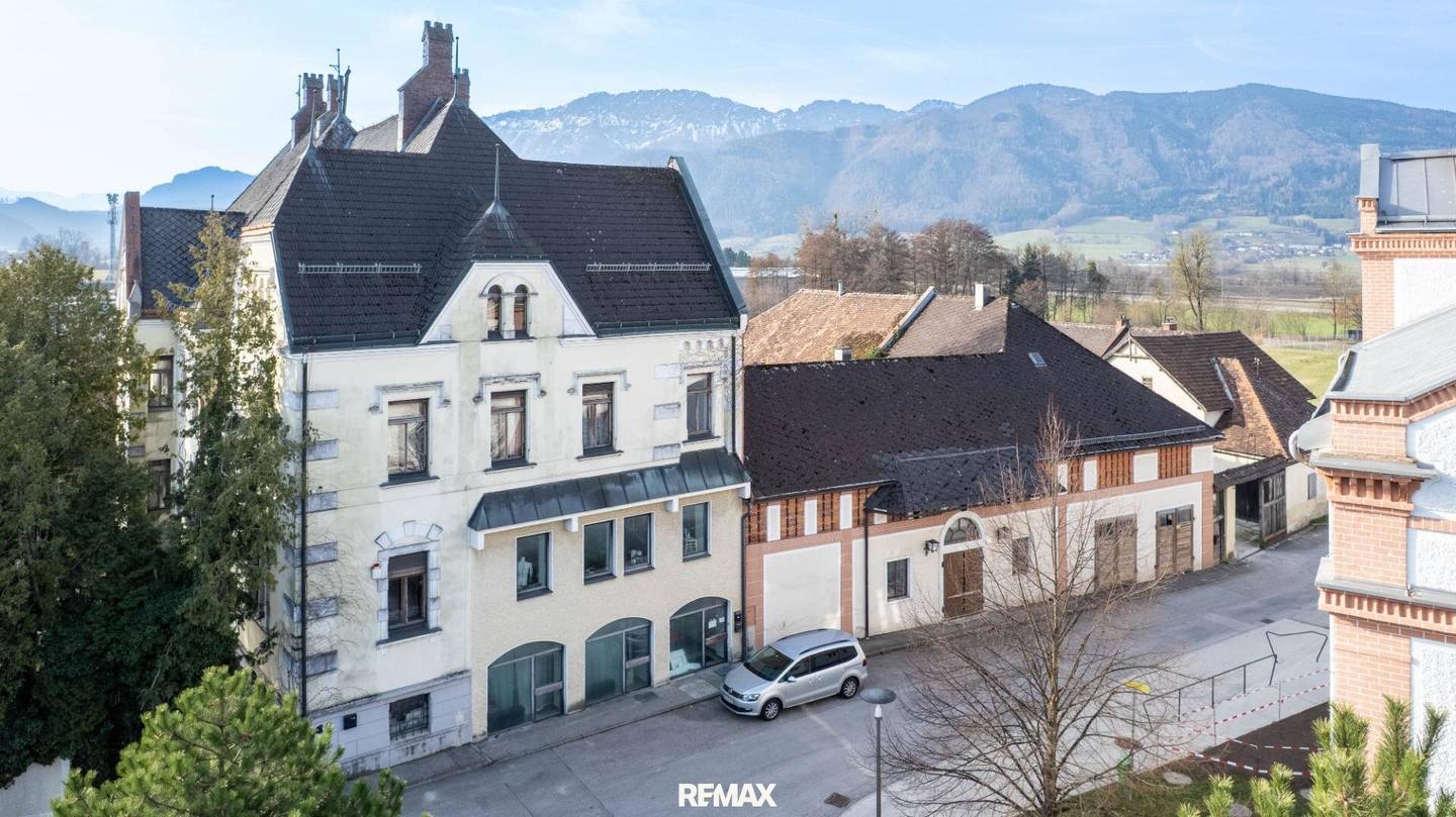 Einzigartiges Herrenhaus mit Entwicklungspotenzial
