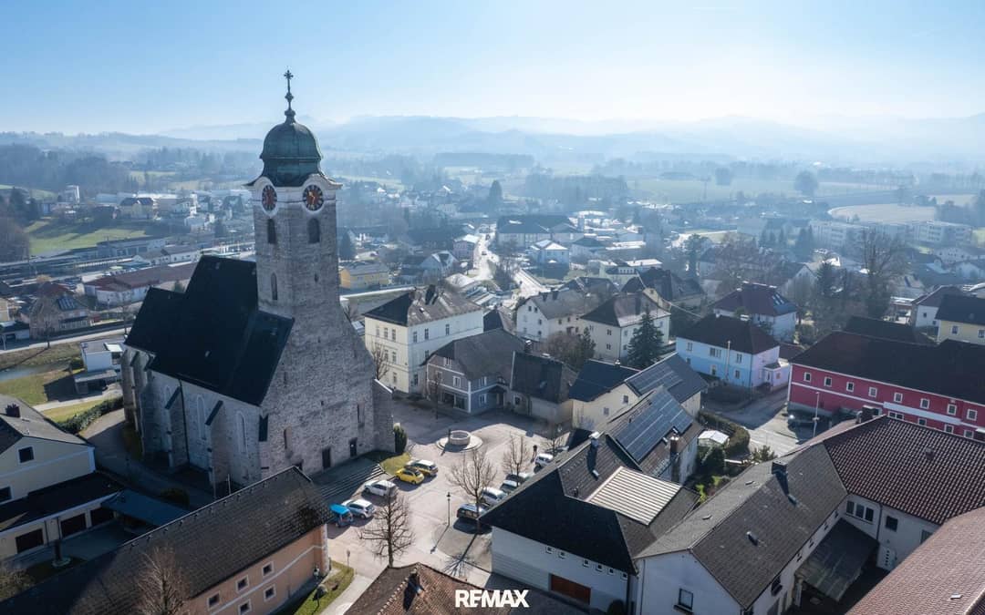 Mitten am Kirchenplatz - vielseitiges Wohn- und Geschäftshaus - Verkauf mit DAVE!