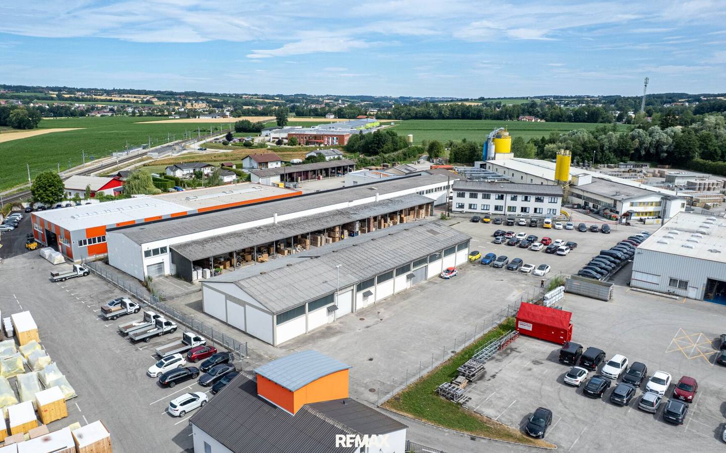Mitten im Gewerbegebiet Auern - fast 1.000 m² Halle für Produktion oder Logistik