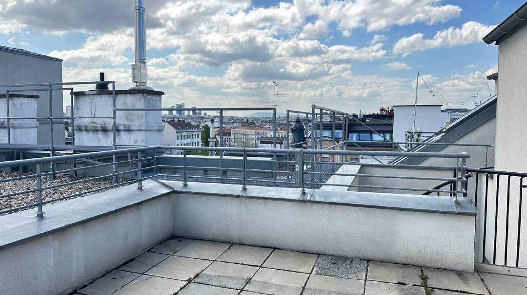 Attic apartment near Naschmarkt with roof terrace