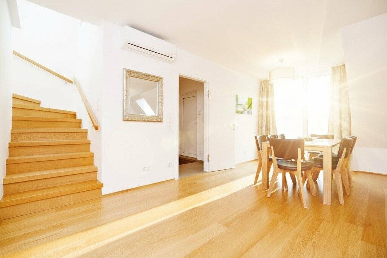 Top floor apartment with two terraces and view