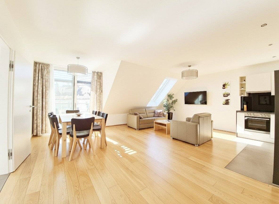 Top floor apartment with two terraces and wide views near Augarten