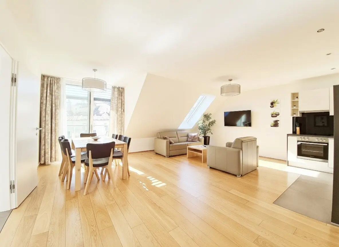 Dachgeschosswohnung mit zwei Terrassen und Weitblick nahe Augarten