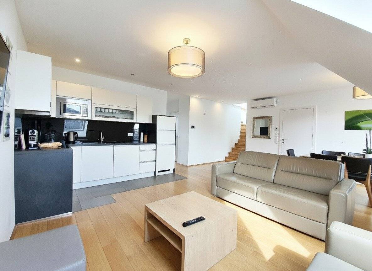 Top floor apartment with two terraces and wide views near Augarten